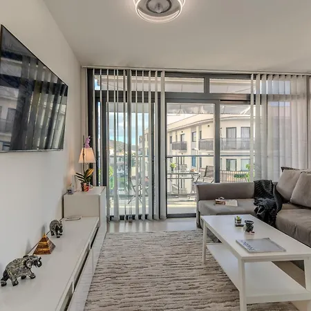 The Korner, Adeje Renovated Flat דירה אדחה