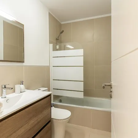 The Korner, Adeje Renovated Flat דירה אדחה